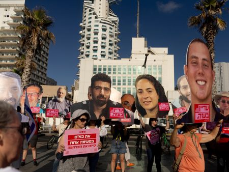 عائلات الأسرى الإسرائيليين تطالب باتفاق في غزة وعدم مماطلة حكومة نتنياهو