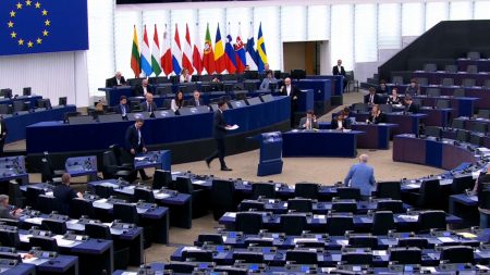 نواب أوروبيون يطالبون بوقف التعامل مع إسرائيل