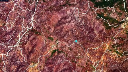 صور أقمار اصطناعية تظهر حجم أضرار حرائق الساحل السوري