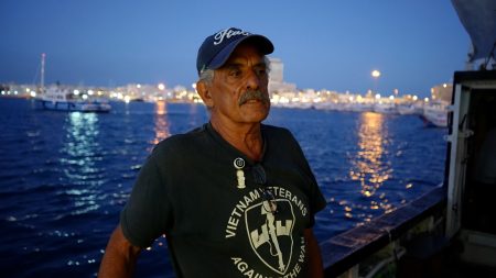 جندي أميركي سابق وصهيوني متعاف يبحر على متن “حنظلة” نحو غزة