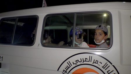 الدفعة الأخيرة من أهالي العشائر البدوية تغادر السويداء