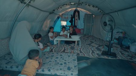 حكايات أطفال فقدوا أهاليهم في حرب غزة وتُركوا بلا رعاية أسرية