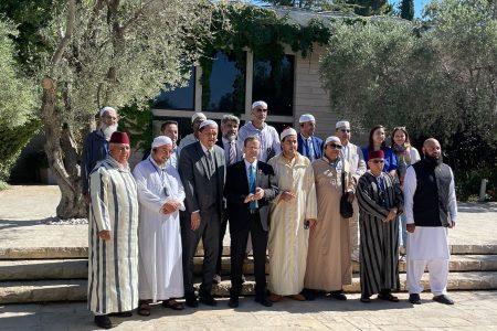 مغردون يردون بغضب على زيارة وفد “أئمة أوروبا” لإسرائيل