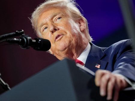 ترامب يُربك الإعلام الأميركي..كيف يغطي أخبار رئيس يتهم سلفه بالخيانة؟