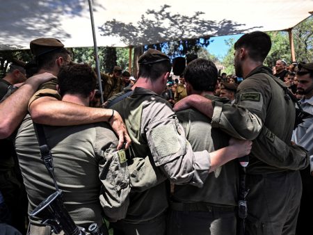 كاتبة إسرائيلية غاضبة: الجيش يحرك أطفالنا كقطع شطرنج في الضفة الغربية