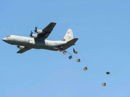 قوات الاحتلال تعلن السماح بإسقاط مساعدات جوية لغزة خلال اليومين المقبلين