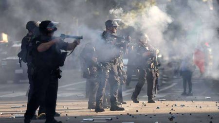 شرطة نيويورك تعتقل مسلح بعد إطلاق نار عنيف وسط مانهاتن