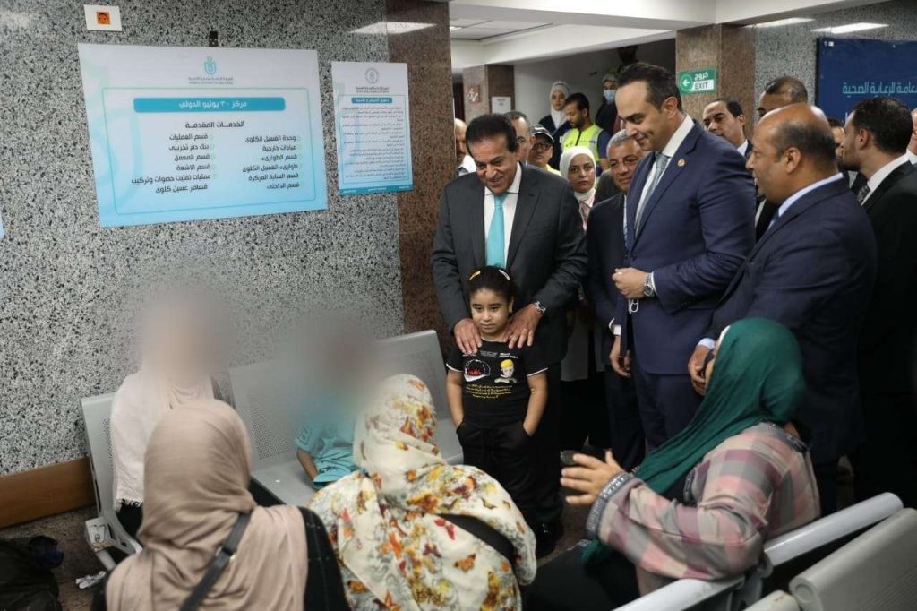 وزير الصحة يتفقد المنشآت الطبية بالإسماعيلية ويطلق مشروع الرعاية الصحية المنزلية بالمحافظة