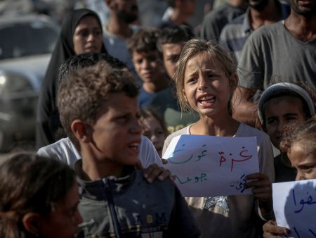 طبيب بريطاني: الماء والملح قوت أطفال غزة