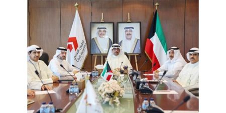 وزير الدفاع زار «الطيران المدني»: تعزيز منظومة النقل الجوي في البلاد