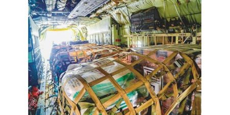 10 أطنان مساعدات غذائية على متن الطائرة الإغاثية الثانية لغزة