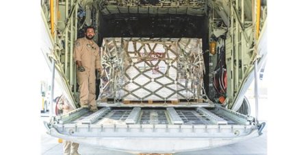 10 أطنان مساعدات إغاثية على متن الطائرة الخامسة لغزة