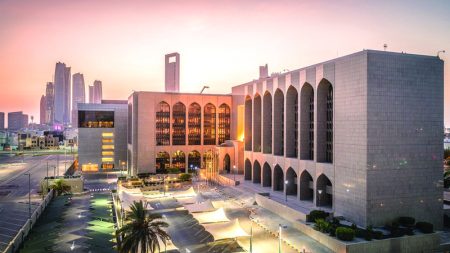 370 مليون درهم غرامات فرضها «المركزي» منذ مطلع 2025