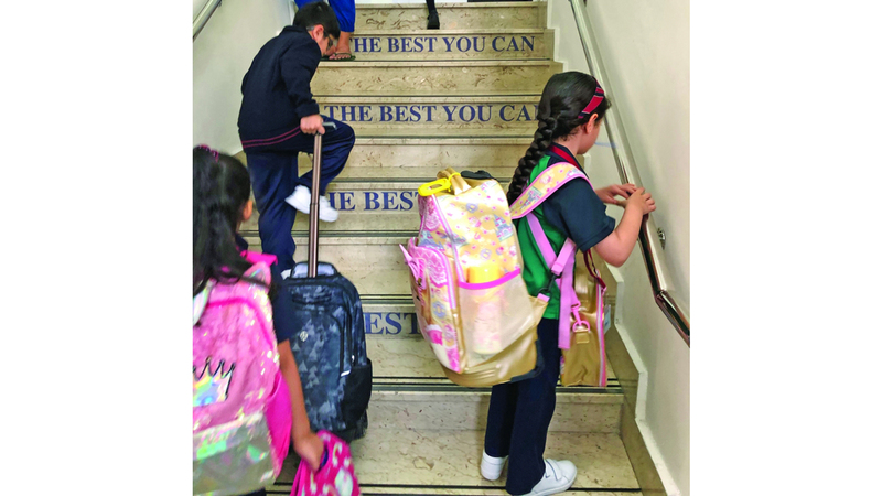 لتجنّب آثارها السلبية على العمود الفقري.. إجراءات عملية لتخفيف وزن الحقيبة المدرسية 50%