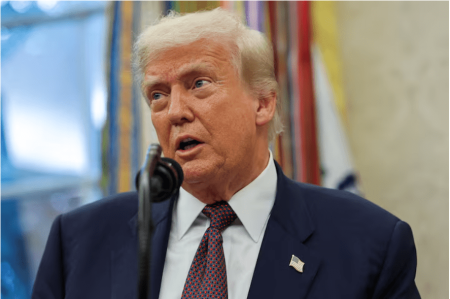 ترامب يبدأ ترتيبات لعقد قمة ثلاثية بين بوتين وزيلينسكي