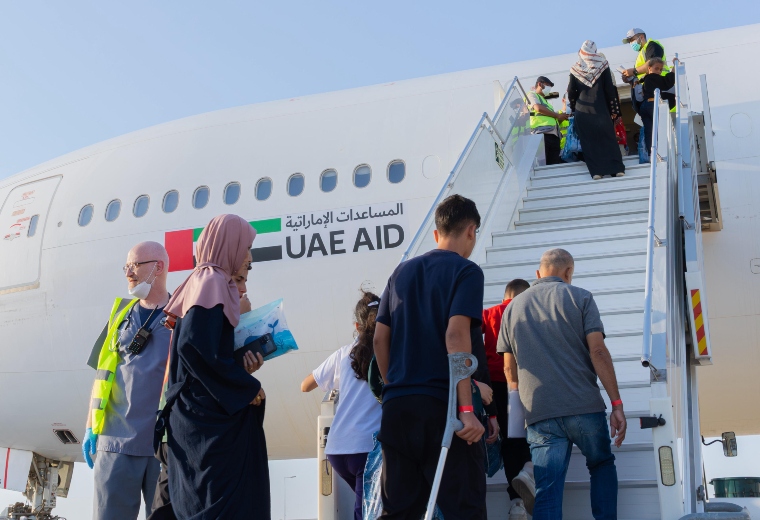 الإمارات تُنفذ إخلاءً طبياً عاجلاً لـ155 من المصابين والمرضى من غزة برفقة ذويهم