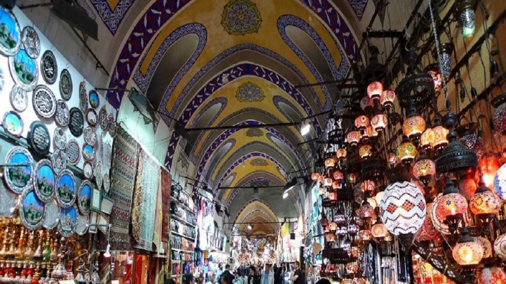 إجازة عائلية في تركيا تتحول إلى مأساة: وفاة مراهقين.. ووالدهما بالمستشفى بسبب تسمم محتمل بوجبة العشاء