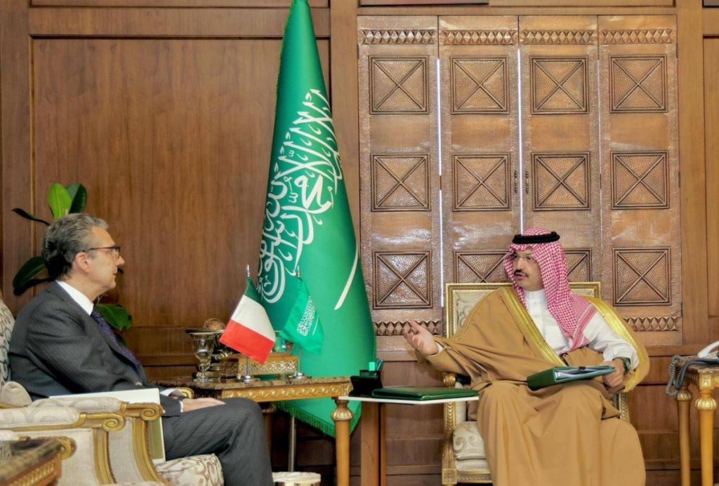 أمير عسير وسفير إيطاليا يبحثان الموضوعات التي تعزز التعاون المشترك