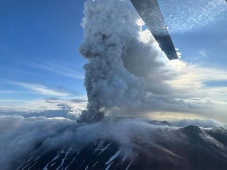 لأول مرة منذ 600 عام.. بركان كراشينينيكوف يثور في كامتشاتكا