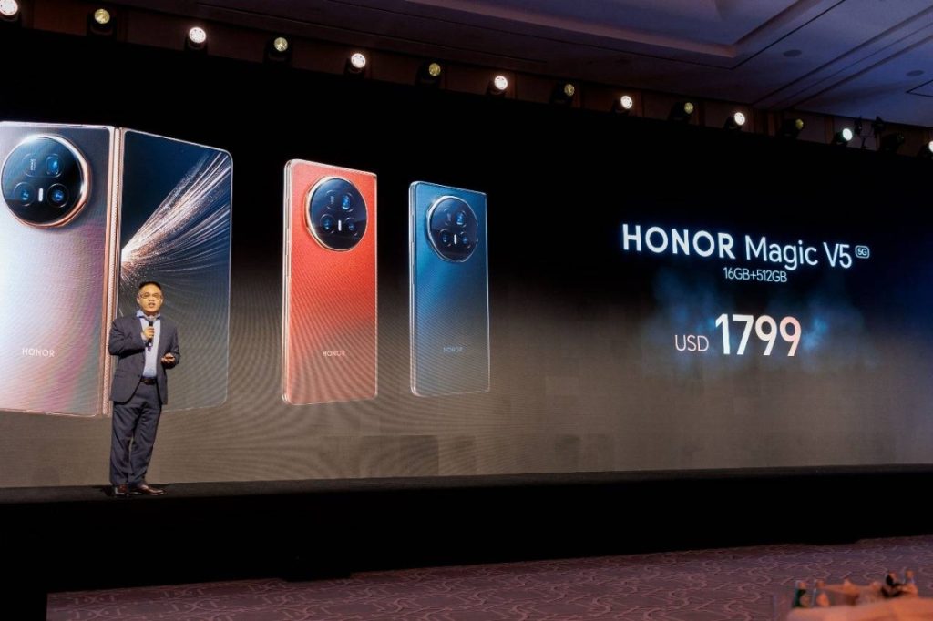 علامة HONOR تكشف عن هاتف HONOR Magic V5 القابل للطي خلال حدث إطلاق إقليمي فاخر في دبي