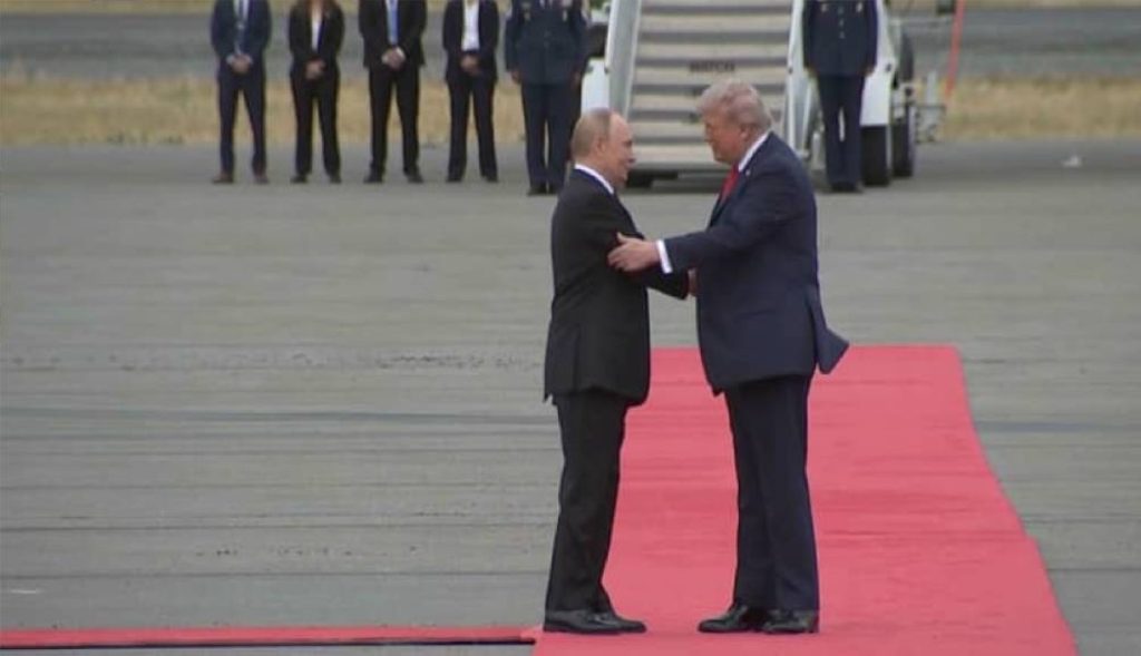 «فاينانشال تايمز»: بوتين اشترط انسحاب أوكرانيا من دونيتسك الشرقية لإنهاء الحرب