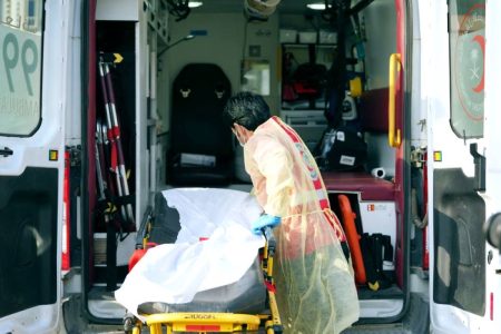 فريق إسعافي ينقذ حياة أمٍّ توقف قلبها بعد الولادة