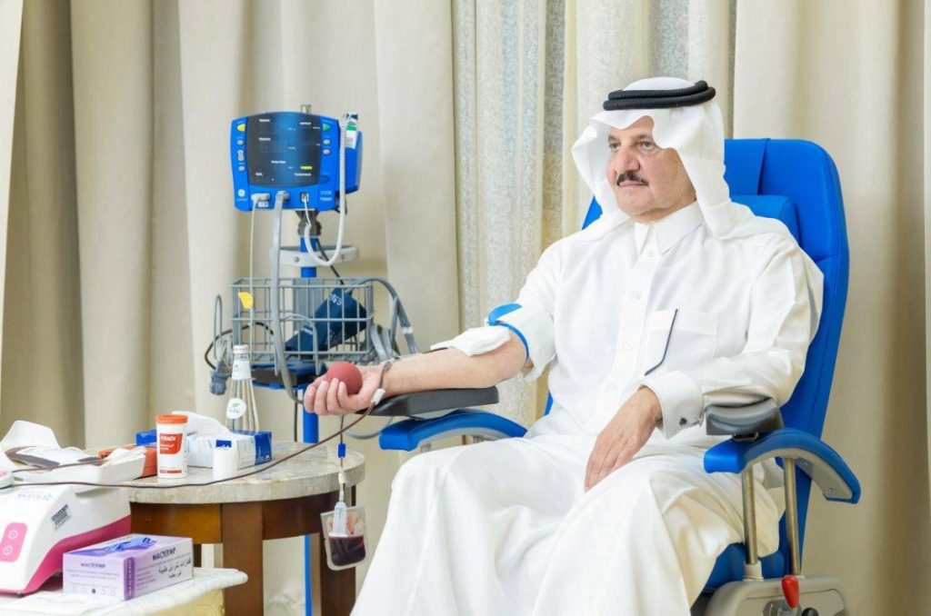 أمير المنطقة الشرقية يشارك في الحملة الوطنية للتبرع بالدم التي أطلقها ولي العهد