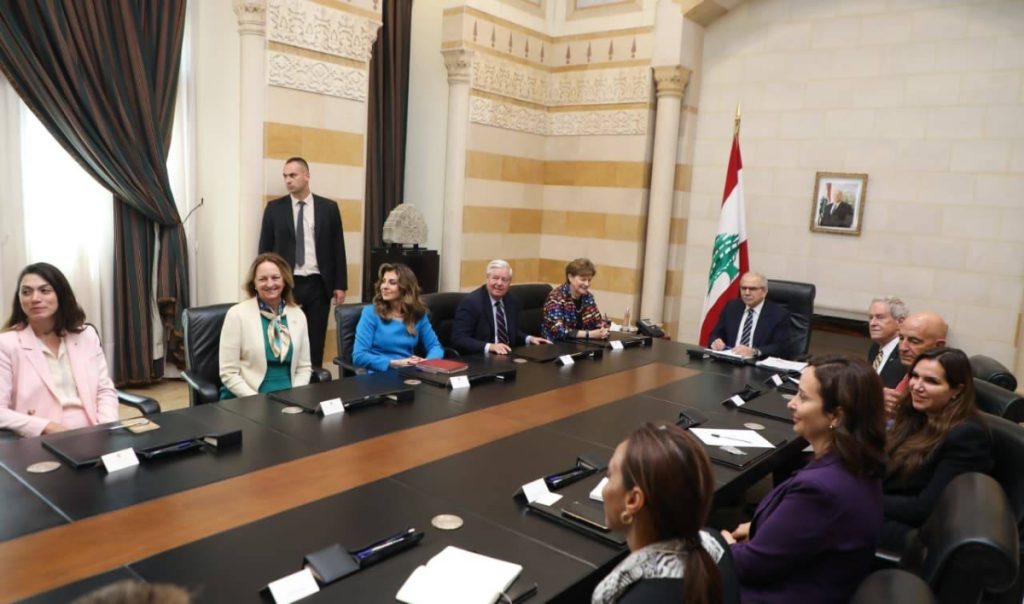 رئيس الوزراء اللبناني للوفد الأمريكي: حصر السلاح بيد الدولة مطلب وطني ولا عودة للوراء