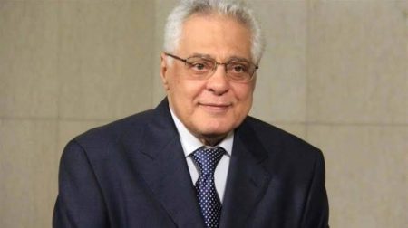 فنان مصري شهير يستغيث بالمسؤولين ويصدم الجمهور بحالته الصحيّة