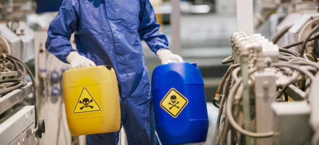 الدفاع المدني: تخزين المواد الكيميائية بعيداً عن المساكن والمدارس والمستشفيات