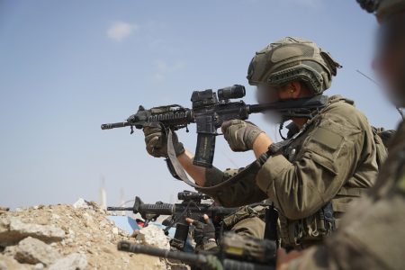 إعلام إسرائيلي: العالم يرانا متوحشين وحماس ذكية وتلقننا درسا