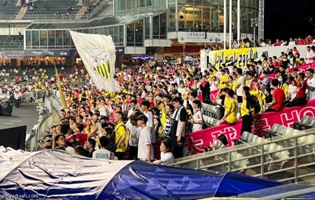 مكبرا صوت يدعمان جماهير الاتحاد في المدرجات