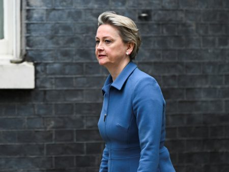 تايمز: خطة لتسريع معالجة طلبات اللجوء في بريطانيا