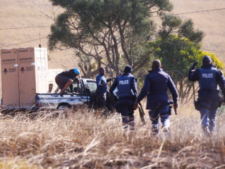 حملة اعتقالات بجنوب أفريقيا ضد عمال التعدين غير القانوني