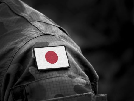 اليابان على أعتاب تحول إستراتيجي من إرث السلام إلى الاستعداد للحرب