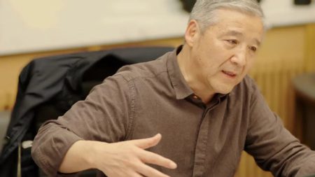 المفكر الصيني وانغ هواي .. كاد الغرب أن يسقطنا ولكننا استيقظنا