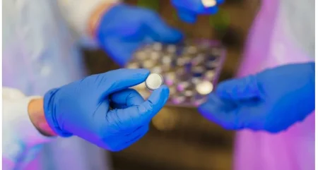 «كاوست» تبتكر حلاً بسيطًا يطيل عمر البطاريات المائية بأكثر من 10 أضعاف