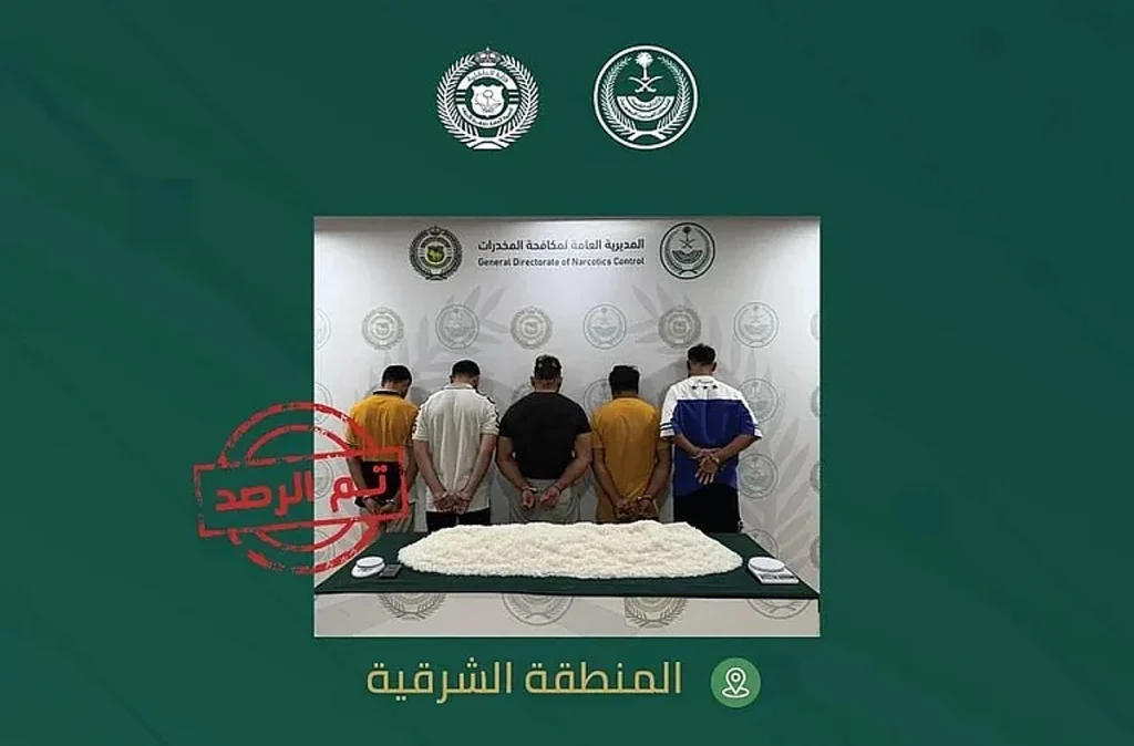 بالفيديو.. القبض على 5 مقيمين في المنطقة الشرقية لترويجهم 32 كيلوجرامًا من الشبو
