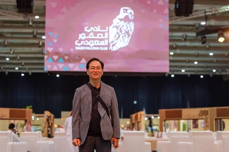 للمرة الأولى.. صقار كوري جنوبي يعتزم المشاركة في المزاد الدولي لمزارع إنتاج الصقور العام المقبل