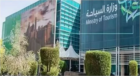 وزارة السياحة تستعرض قصة موهوبة بعالم السفر