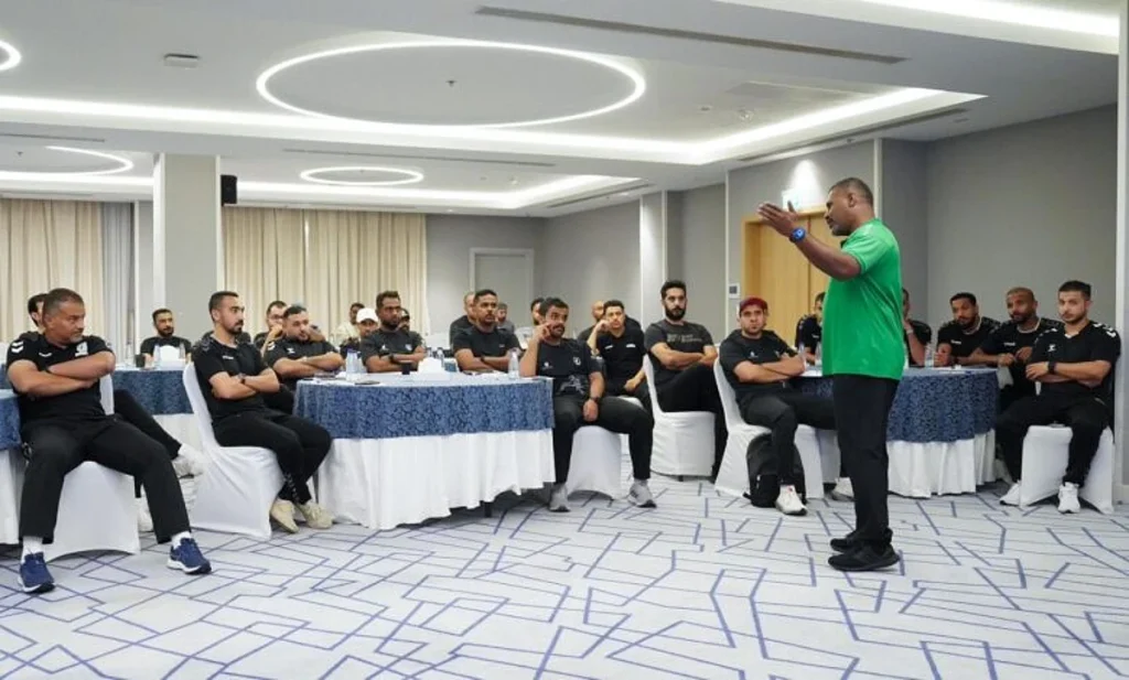أكثر من 80 حكمًا ومراقبًا ينهون الاستعداد لموسم كرة اليد السعودية 2025 – 2026