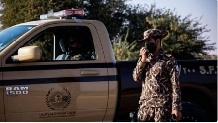 ضبط مخالف لنظام البيئة لاستغلاله الرواسب في المنطقة الشرقية