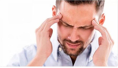 5 أطعمة ومشروبات تعمل على تخفيف الصداع