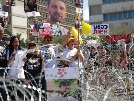 مئات الإسرائيليين يطالبون بصفقة فورية وويتكوف يعدهم بإنهاء الحرب