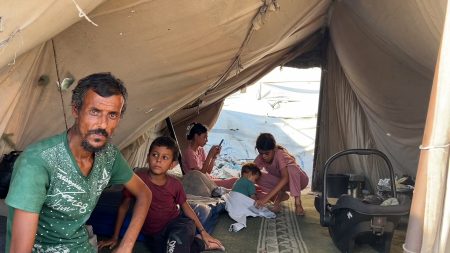 شاهد.. غزيون يكذّبون مزاعم الاحتلال بشأن المساعدات