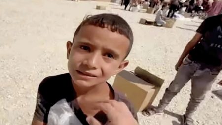 والدة الطفل الفلسطيني أمير تروي مأساة فقدان ابنها