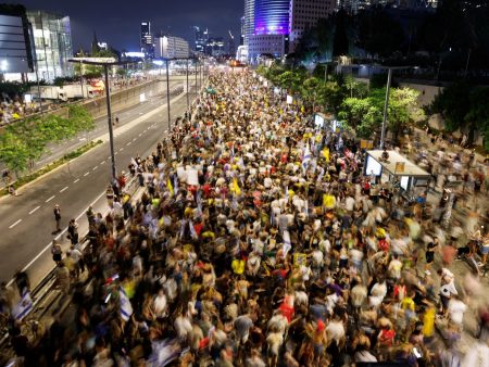 اشتباكات عنيفة بين الشرطة ومتظاهرين بتل أبيب