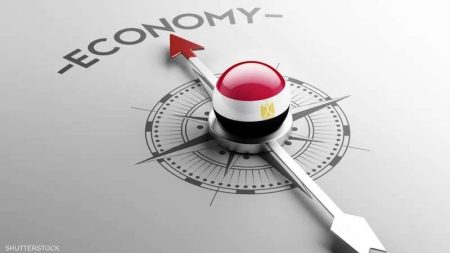 خبير: مصر تحقق أكبر تراجع تاريخي في الدين الخارجي بدعم تحويلات المصريين والسياحة