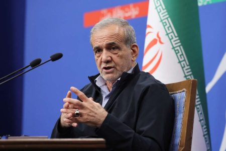 الرئيس الإيراني يزور أرمينيا لمناقشة “طريق ترامب” ويعرب عن مخاوف طهران