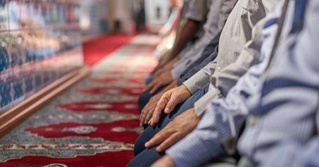 قانون جديد.. السجن سنة لمن يتغيب عن صلاة الجمعة في هذه الدولة